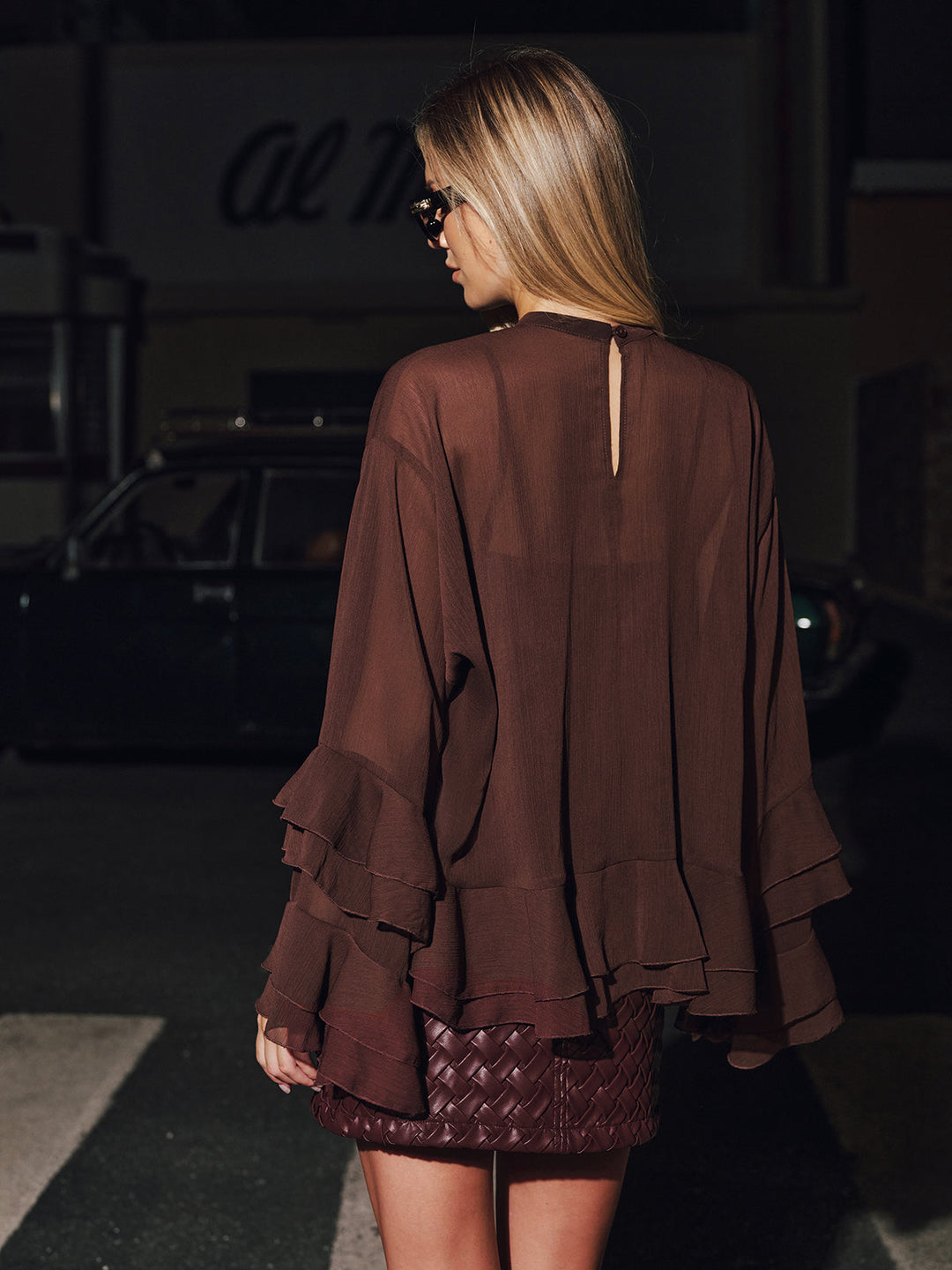 Emma | Halvtransparent Blus med Volangdetalj 4