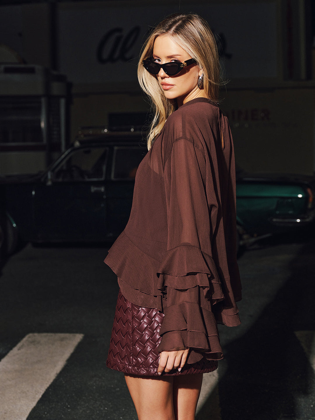 Emma | Halvtransparent Blus med Volangdetalj 5
