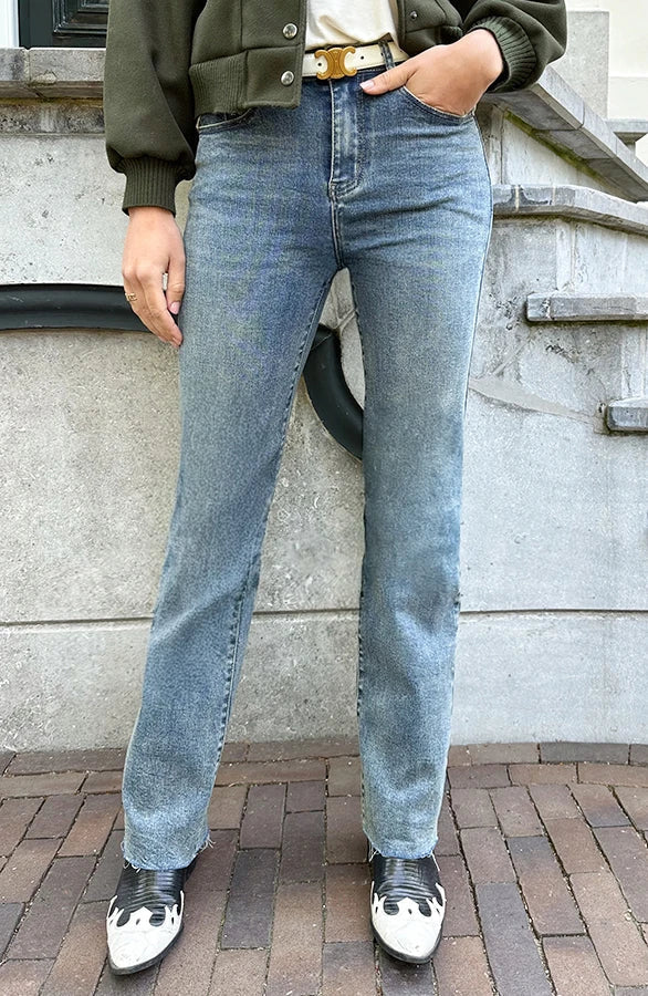 Emma | Hög Midja Vida Ben Jeans 2
