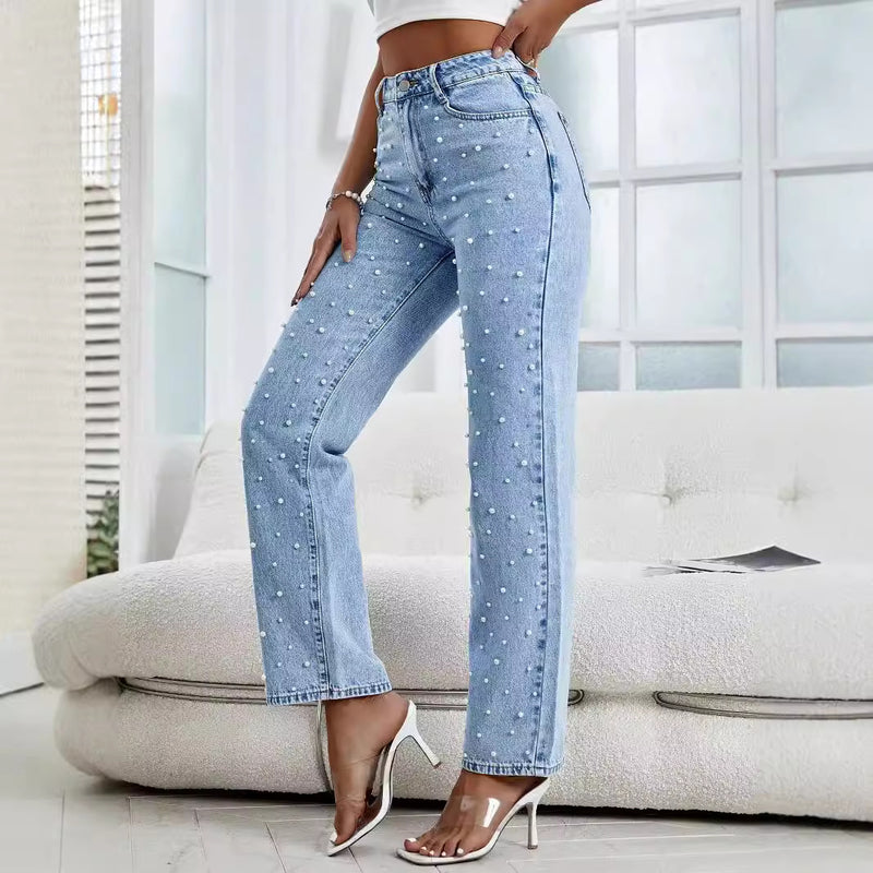 Emma | Ljusblå Mellanhög Midja Jeans med Pärldetaljer 1