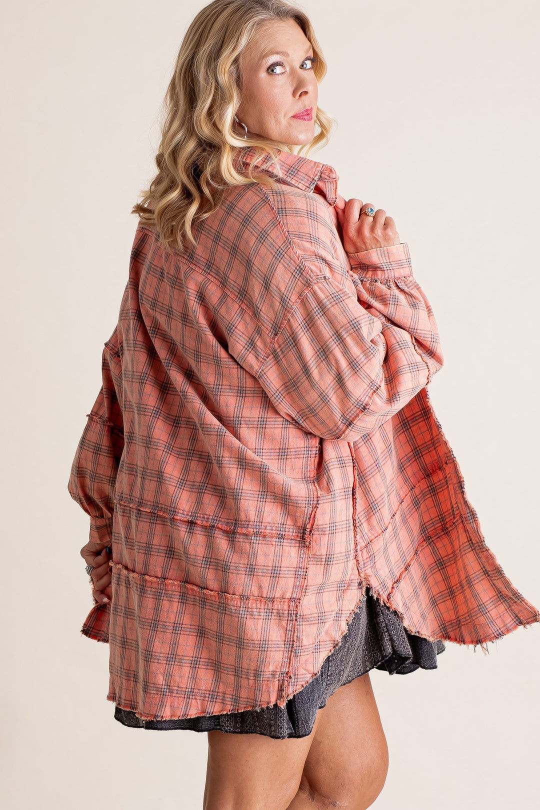 Emma | Rutig Button Down Skjorta med Lång Passform 6
