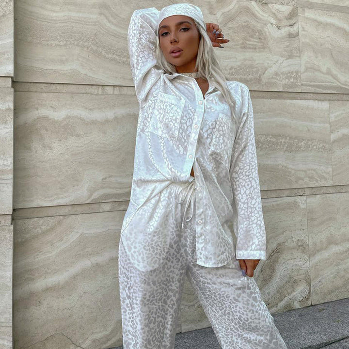 Emma | Trendig Leopardmönstrad Pyjamas med Långärmad Topp och Snörbyxor 3