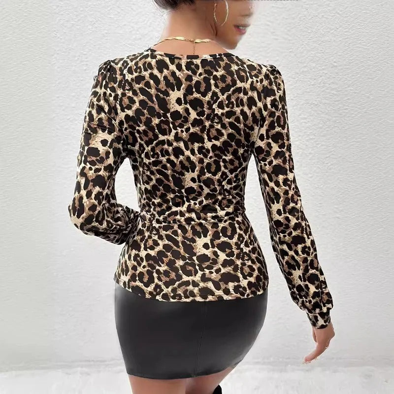 Emma | Trendig Slim Fit Leopardmönstrad Hösttopp 3