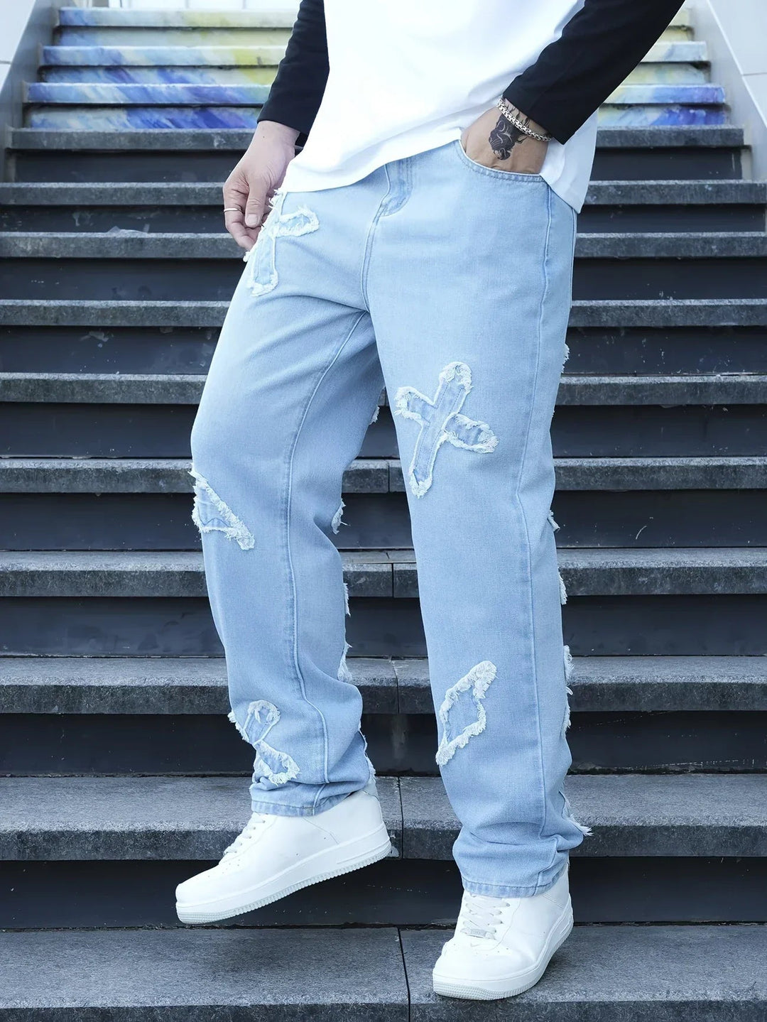 Ethan | Broderade Avslappnade Herrjeans med Raka Ben 1