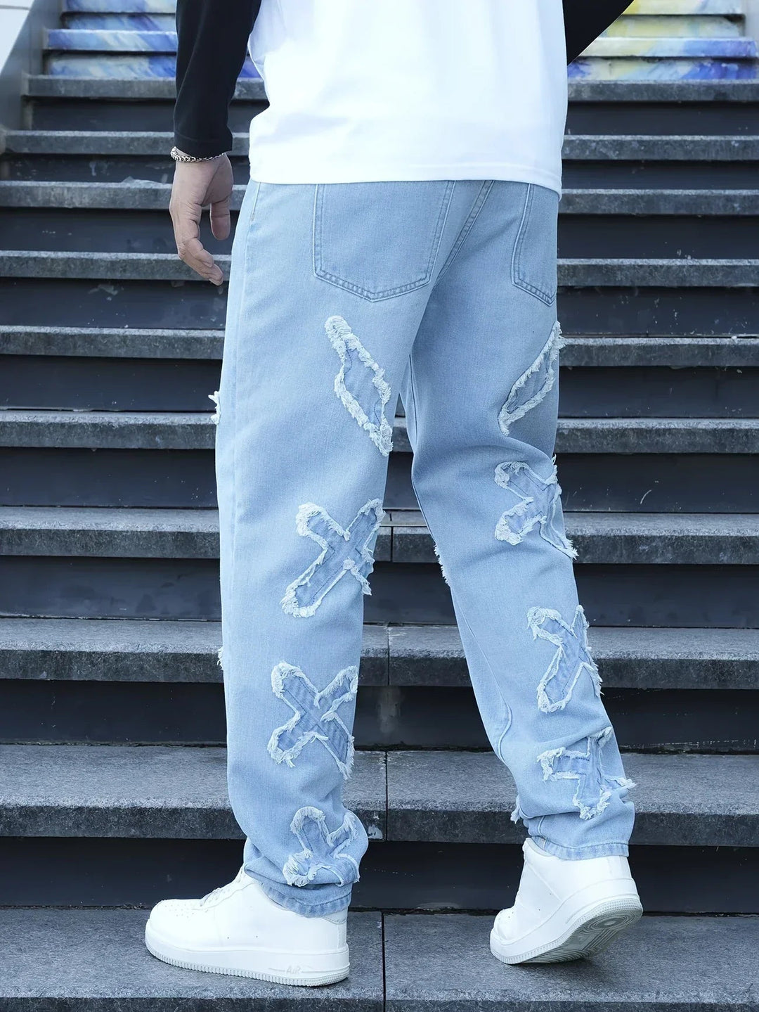 Ethan | Broderade Avslappnade Herrjeans med Raka Ben 3