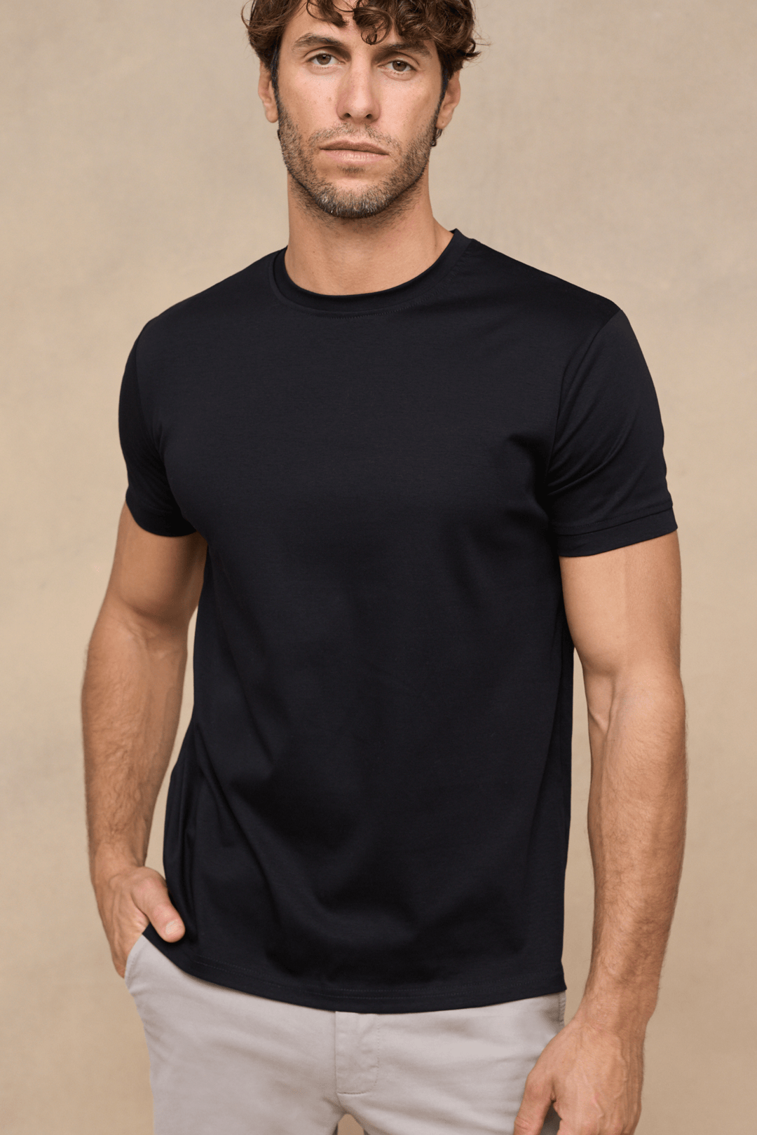 Ethan | Mjuk Rundhalsad T-shirt i Bomullsblandning för Vardagsbruk 3
