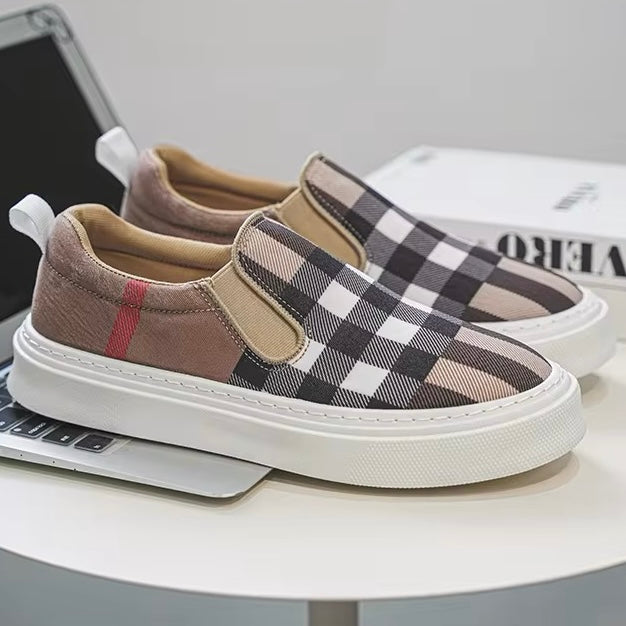 Ethan | Modern Rutmönstrade Slip-On Sneakers för Herr 1