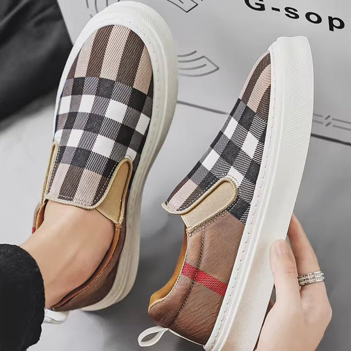 Ethan | Modern Rutmönstrade Slip-On Sneakers för Herr 2