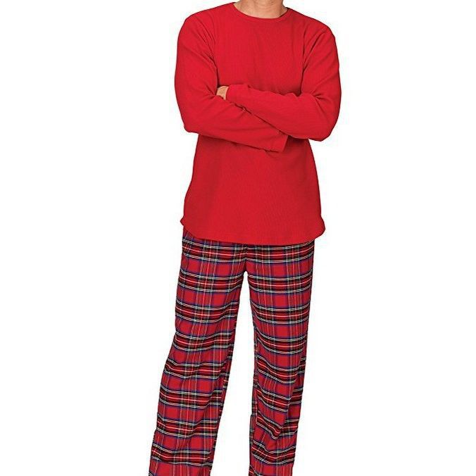 Familjejulpyjamas | Röd Matchande Julpyjamas med Mjuk T-Shirt och Rutiga Byxor | Bekväm Design för Mysiga Julnätter 3