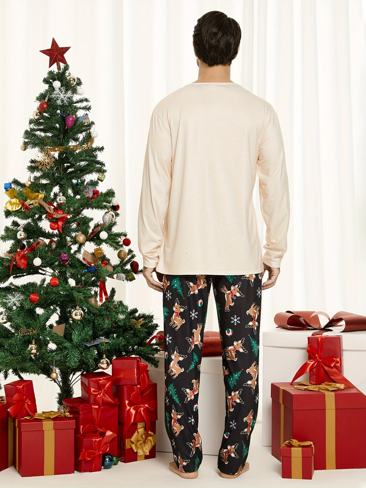 Familjepyjamas | Beige Julpyjamas med Ren- och Julgransgrafik | Mjuk Komfort för Festliga Stunder 1