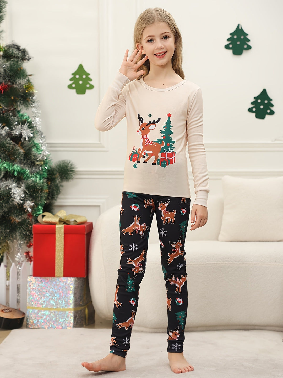 Familjepyjamas | Beige Julpyjamas med Renmotiv och Mjuk Tyg | Bekväm Passform för Alla Åldrar 3