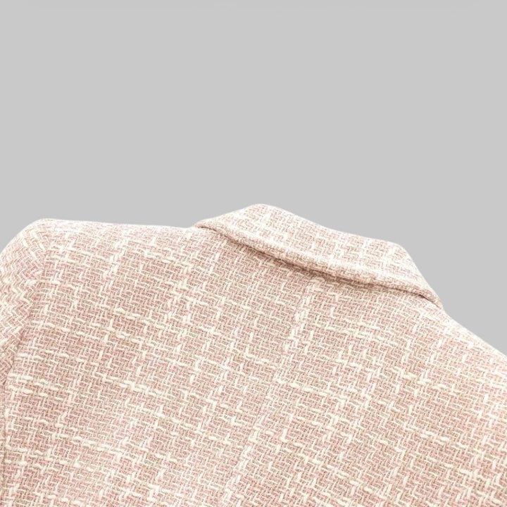 Klassisk Rosa Tweedblazer för Kvinnor med Dubbelknäppt Design | Elegant och Skräddarsydd för Mångsidiga Tillfällen 6