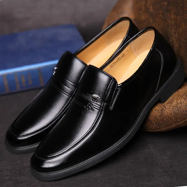 Klassiska Loafers Män | Polerade Slip-On Skor med Elegant Design | Tidlös Stil för Affär och Fritid 0
