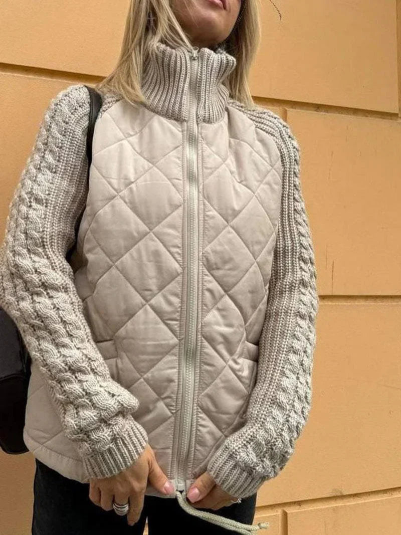 Kvinnors Quiltad Jacka med Texturerade Ärmar och Tratthals | Värmande och Stilren för Höst/Vinter 2