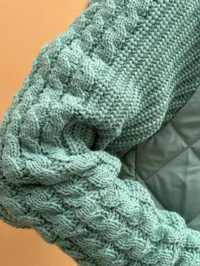 Kvinnors Quiltad Jacka med Texturerade Ärmar och Tratthals | Värmande och Stilren för Höst/Vinter 7