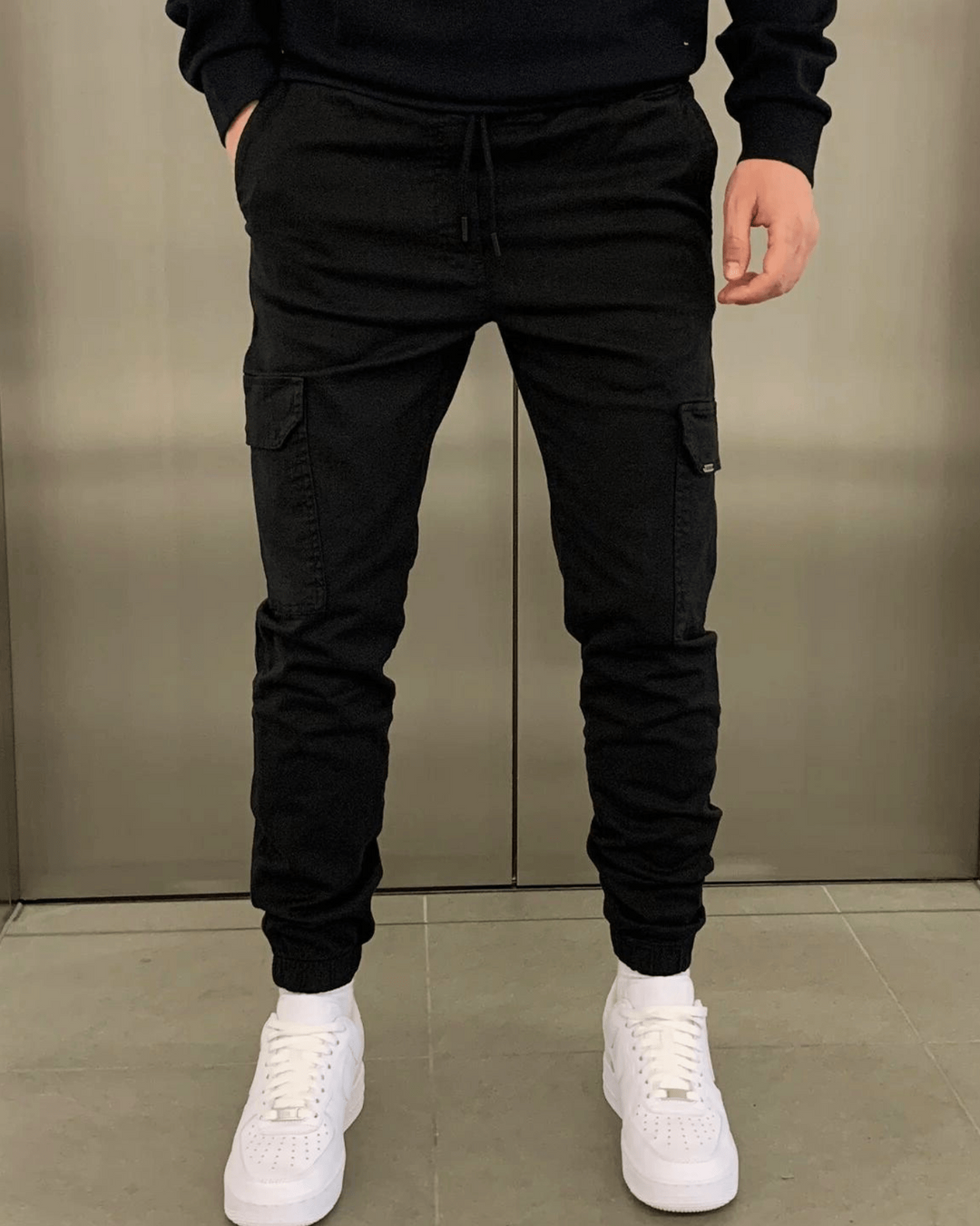 Liam | Avslappnad Modern Cargo Jogger Med Funktionella Fickor 0