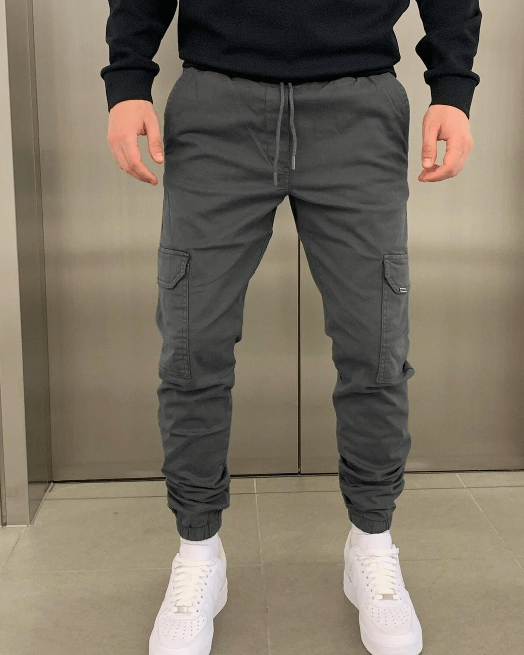 Liam | Avslappnad Modern Cargo Jogger Med Funktionella Fickor 3