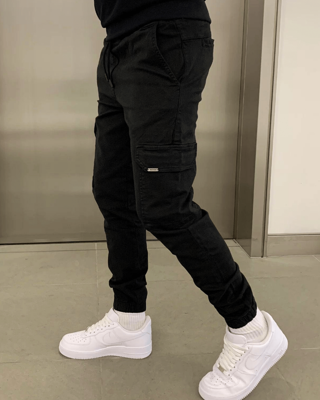 Liam | Avslappnad Modern Cargo Jogger Med Funktionella Fickor 7