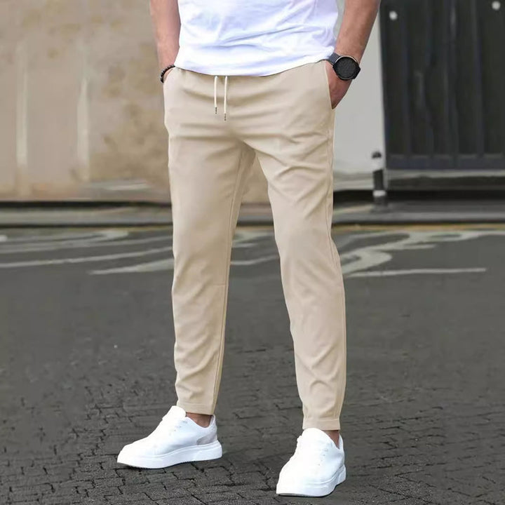 Liam | Slim Fit Kortade Byxor med Modern Design 0