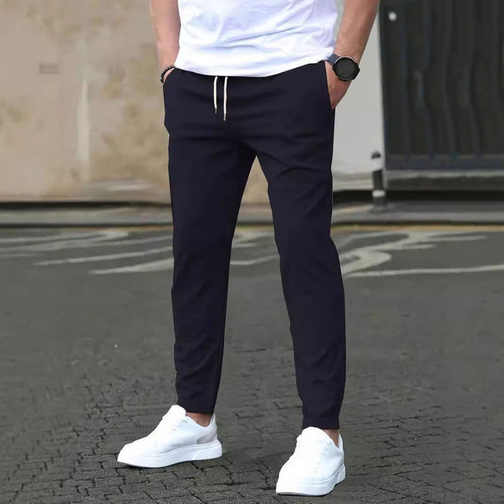 Liam | Slim Fit Kortade Byxor med Modern Design 3