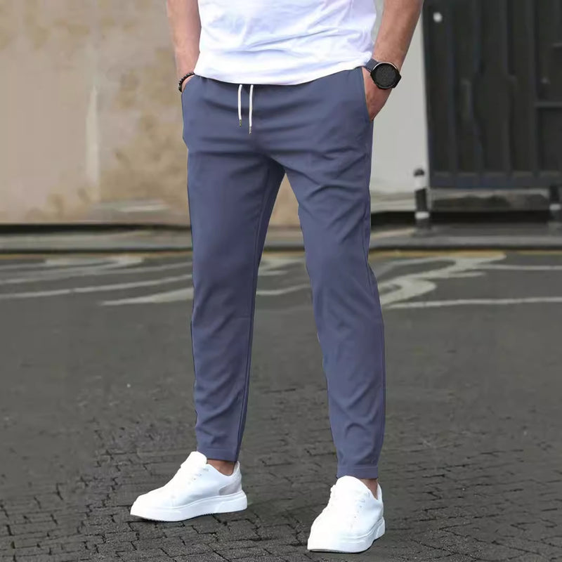 Liam | Slim Fit Kortade Byxor med Modern Design 4