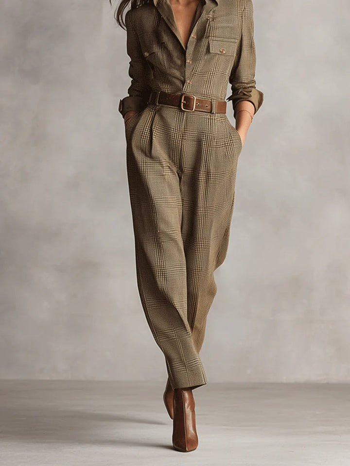 Mia | Elegant Figurnära Jumpsuit med Strukturerade Detaljer 2