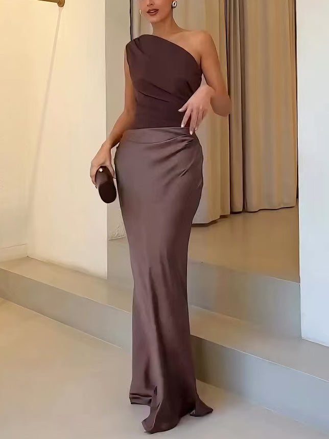 Mia | Elegant Svart Maxiklänning med One Shoulder Design 1