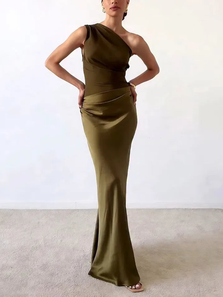 Mia | Elegant Svart Maxiklänning med One Shoulder Design 3