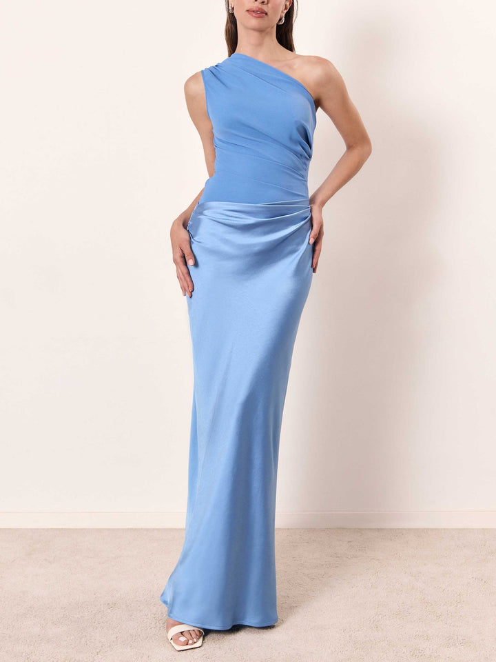 Mia | Elegant Svart Maxiklänning med One Shoulder Design 4