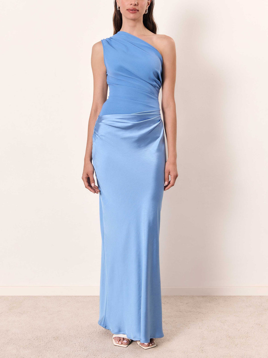 Mia | Elegant Svart Maxiklänning med One Shoulder Design 5