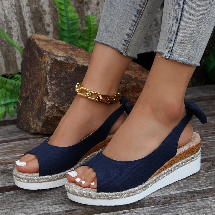Mia | Eleganta Sommarkilsandaler med Slingback och Rund Tå 1