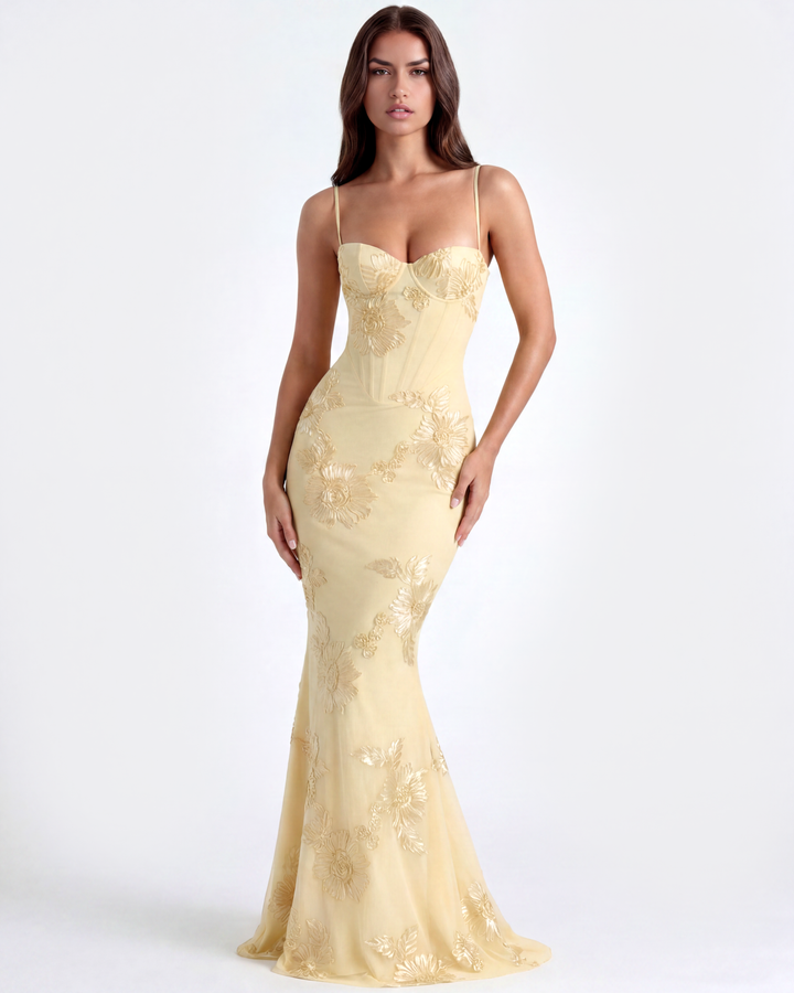 Mia | Romantisk Maxiklänning med Blommiga Detaljer 3