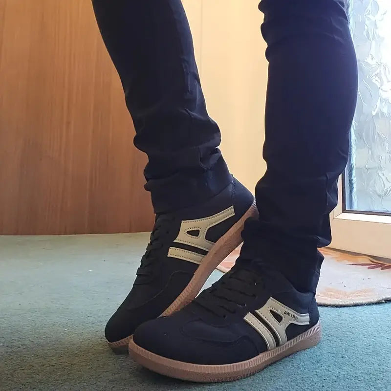 Oliver | Retroinspirerade Sneakers med Paneler och Komfort 4