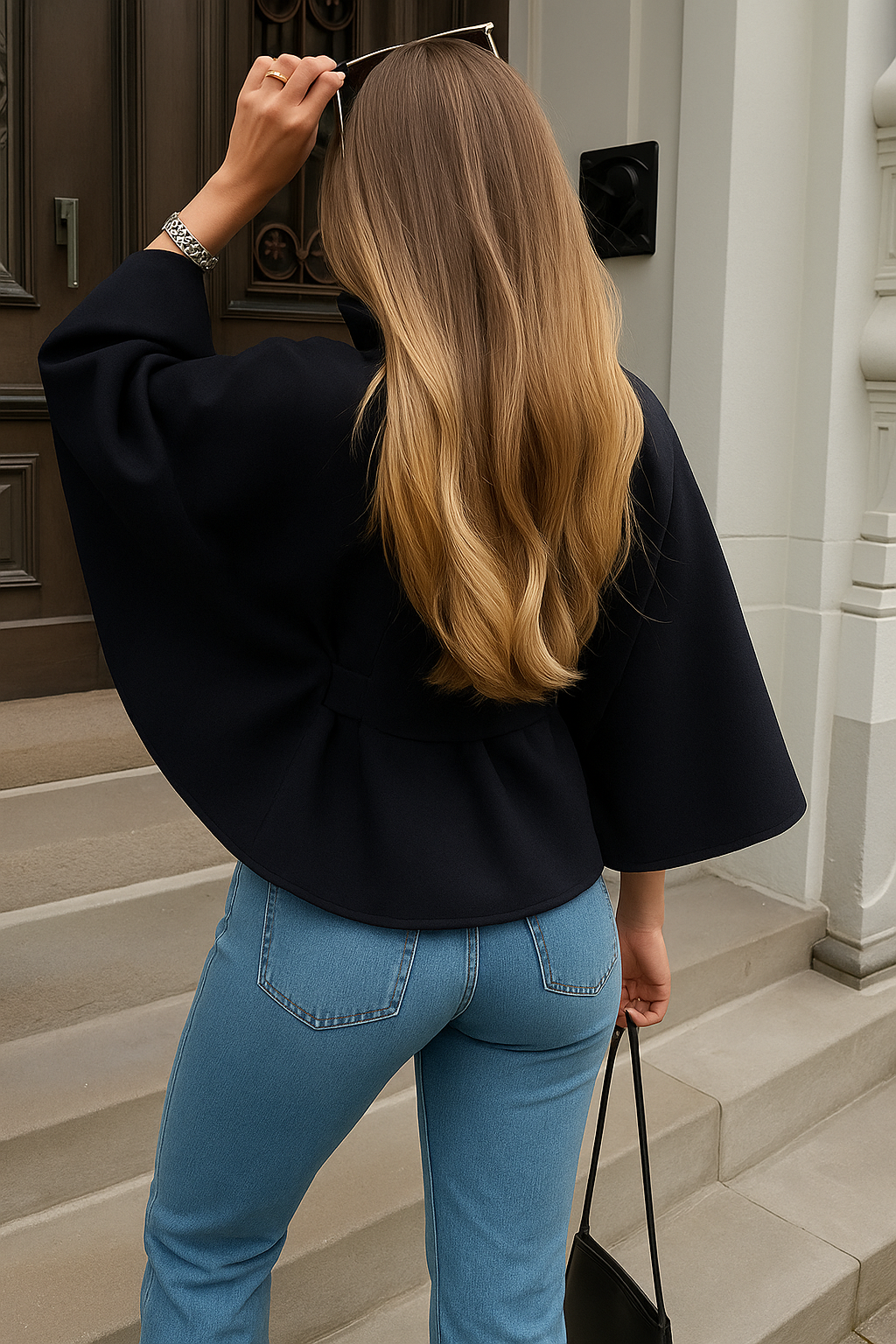 Olivia | Elegant Höstkappa med Hög Krage och Capeärmar 4