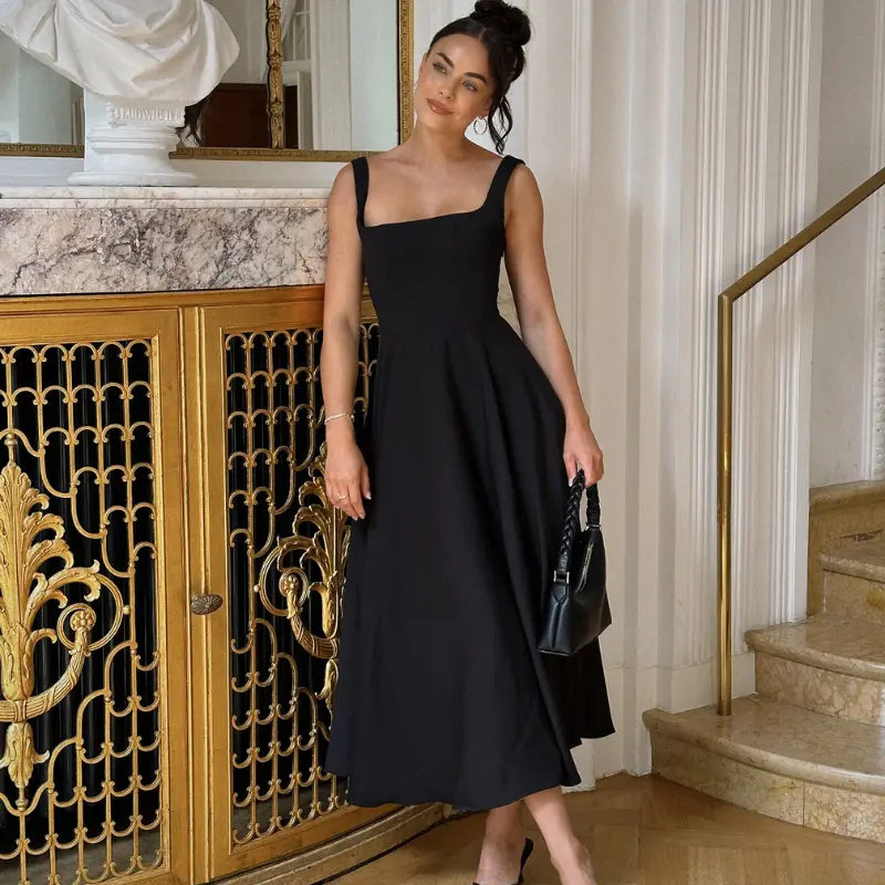 Olivia | Elegant Midiklänning med Fyrkantig Ringning och V-formad Midja 2