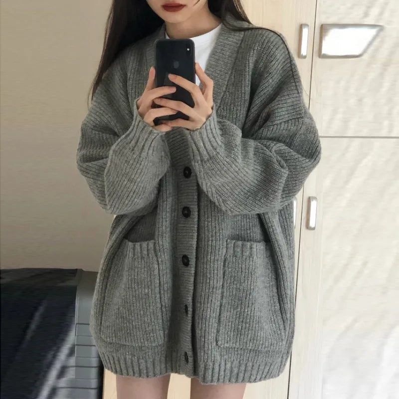 Olivia | Oversized Lång Stickad Kofta Med Knappstängning 2