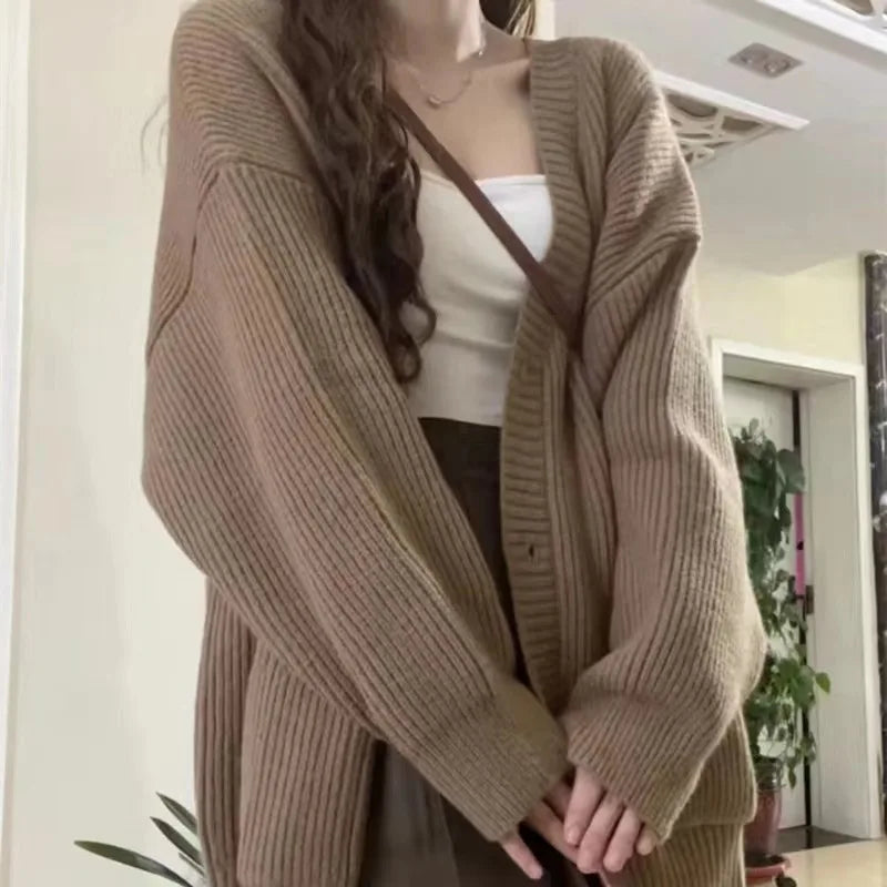 Olivia | Oversized Lång Stickad Kofta Med Knappstängning 3