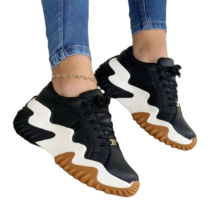 Olivia | Sportiga Sneakers med Snörning och Medelhög Klack 1