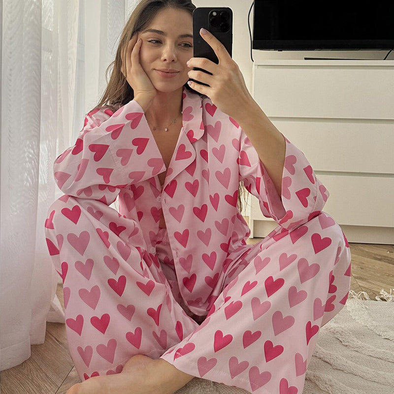 Sofia | Elegant Satin Pyjamas Set med Hjärtmönster och Resårmidja 3