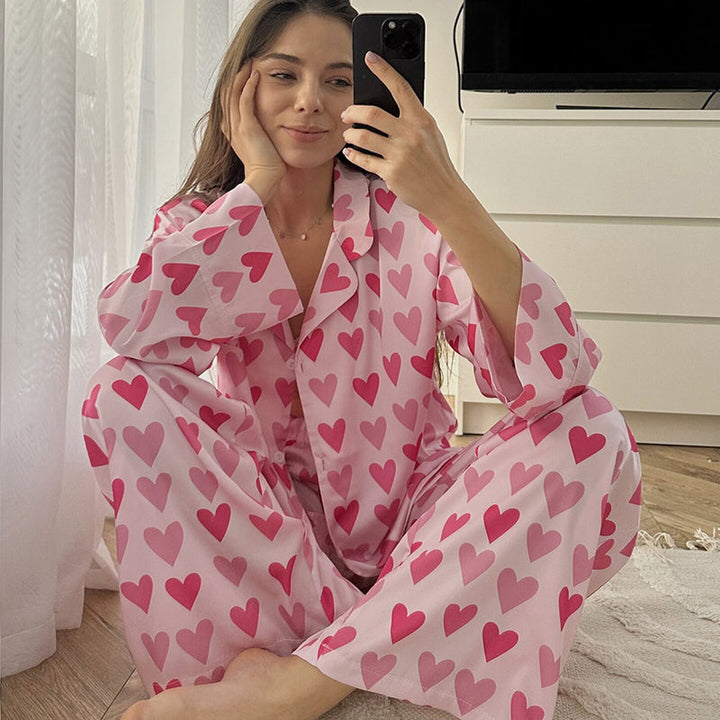 Sofia | Elegant Satin Pyjamas Set med Hjärtmönster och Resårmidja 3