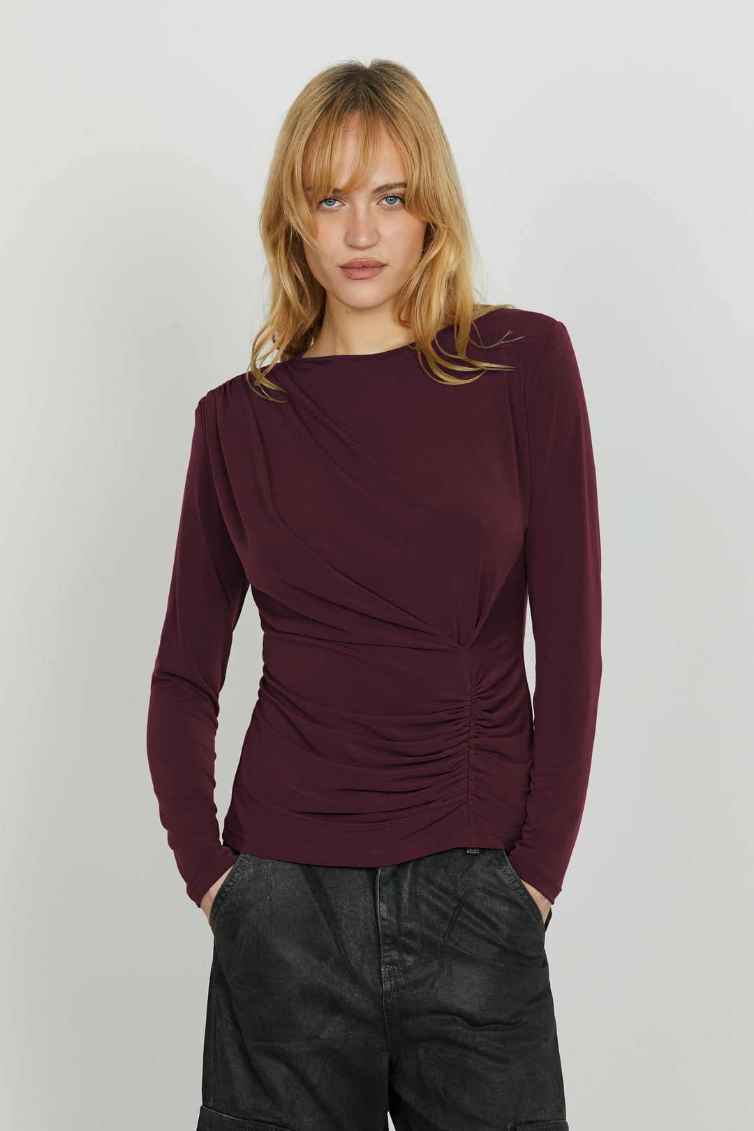 Sofia | Elegant Vit Blus Med Lång Ärmar och Veckad Midja 1