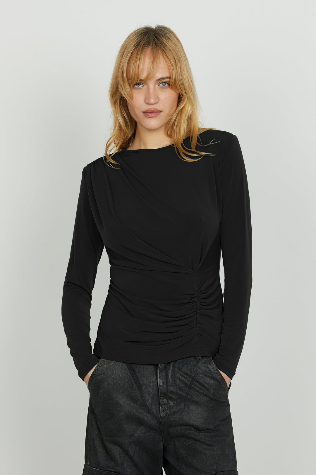 Sofia | Elegant Vit Blus Med Lång Ärmar och Veckad Midja 2