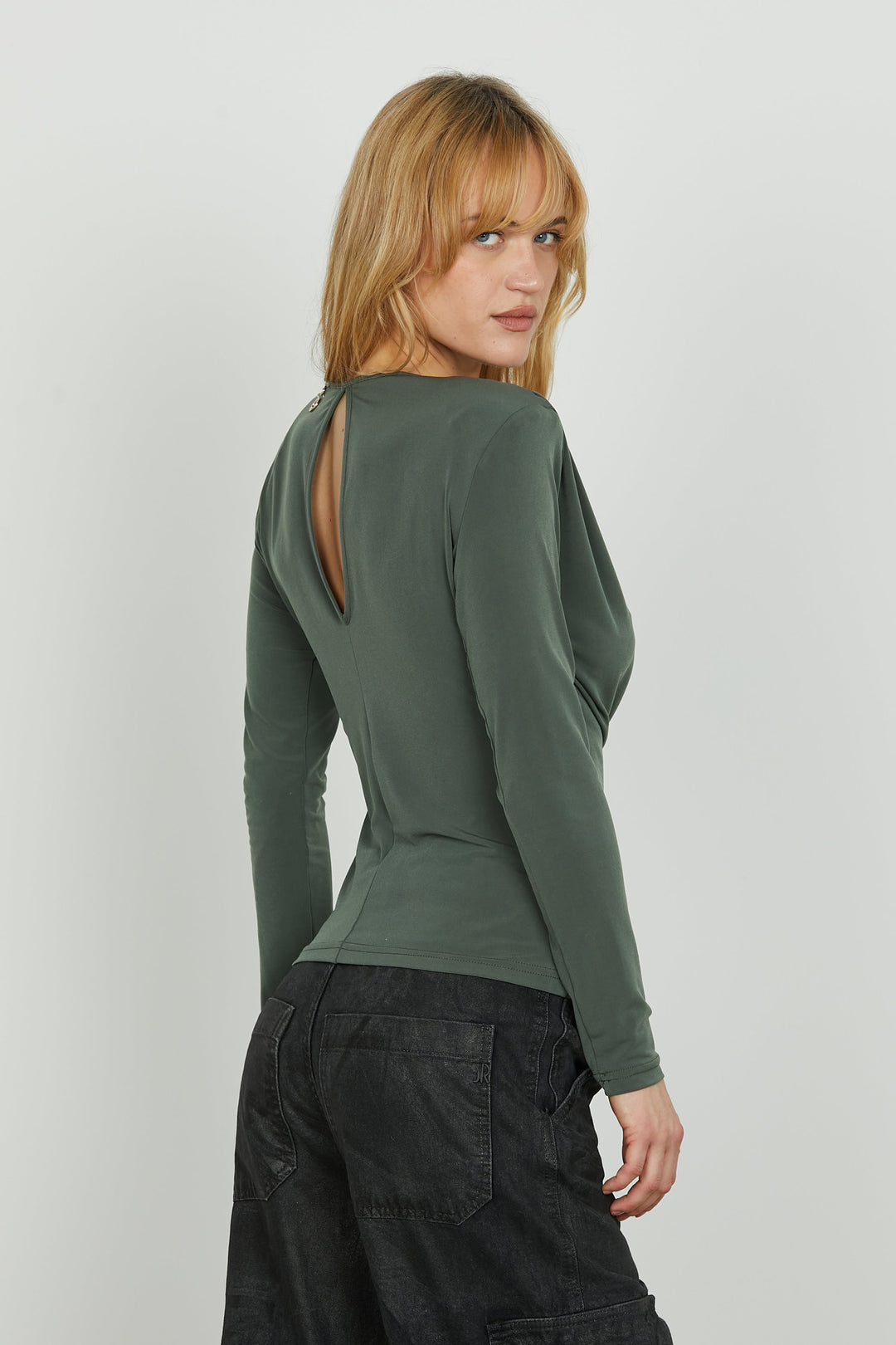 Sofia | Elegant Vit Blus Med Lång Ärmar och Veckad Midja 5