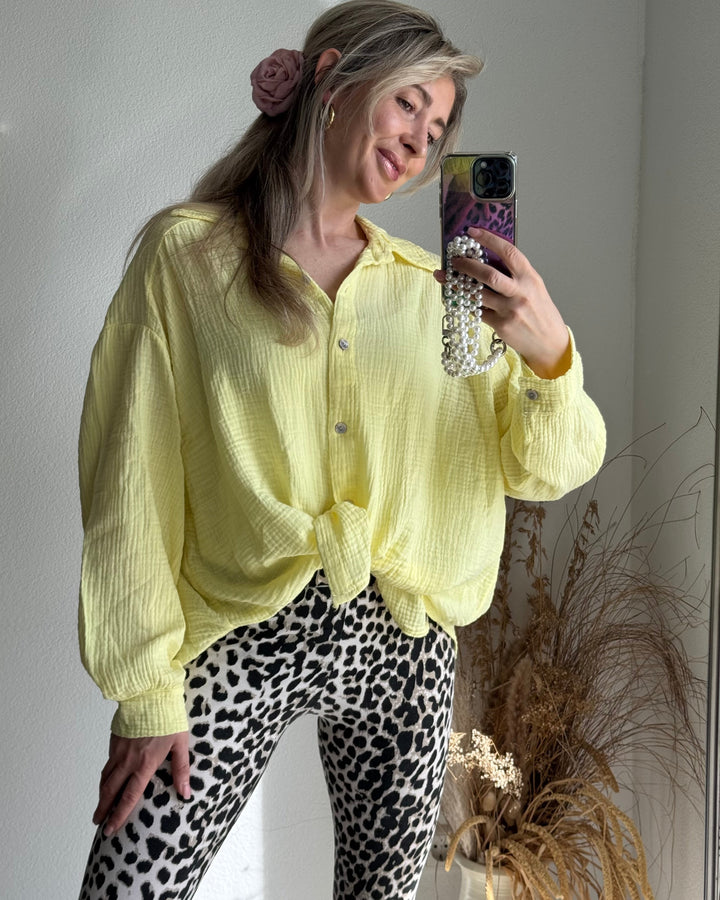 Sophie | Avslappnad Loose Fit Blus i Pastellgul för Dam 1