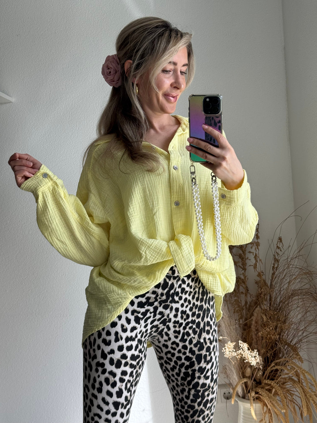 Sophie | Avslappnad Loose Fit Blus i Pastellgul för Dam 2