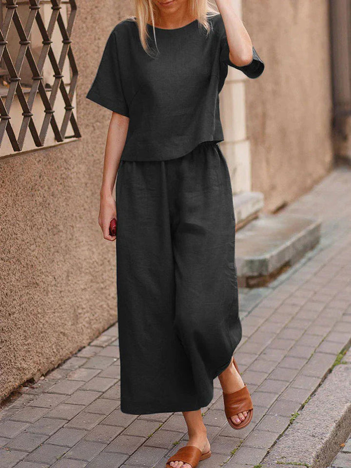 Sophie | Elegant Lätt Sommarset Med T-shirt Och Vida Byxor 1