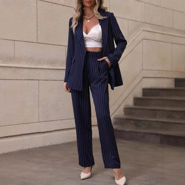 Sophie | Elegant Randig Kavaj och Hellånga Byxor 0