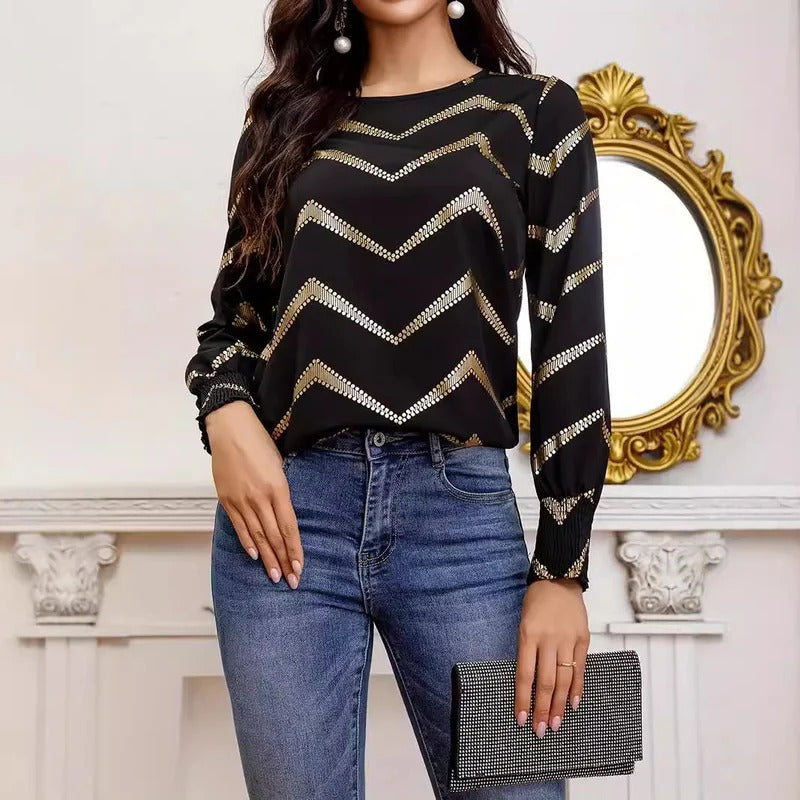 Sophie | Elegant Svart Blus Med Plisserad Framsida Och Långa Ärmar 2
