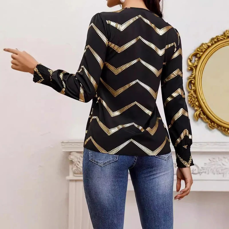 Sophie | Elegant Svart Blus Med Plisserad Framsida Och Långa Ärmar 3