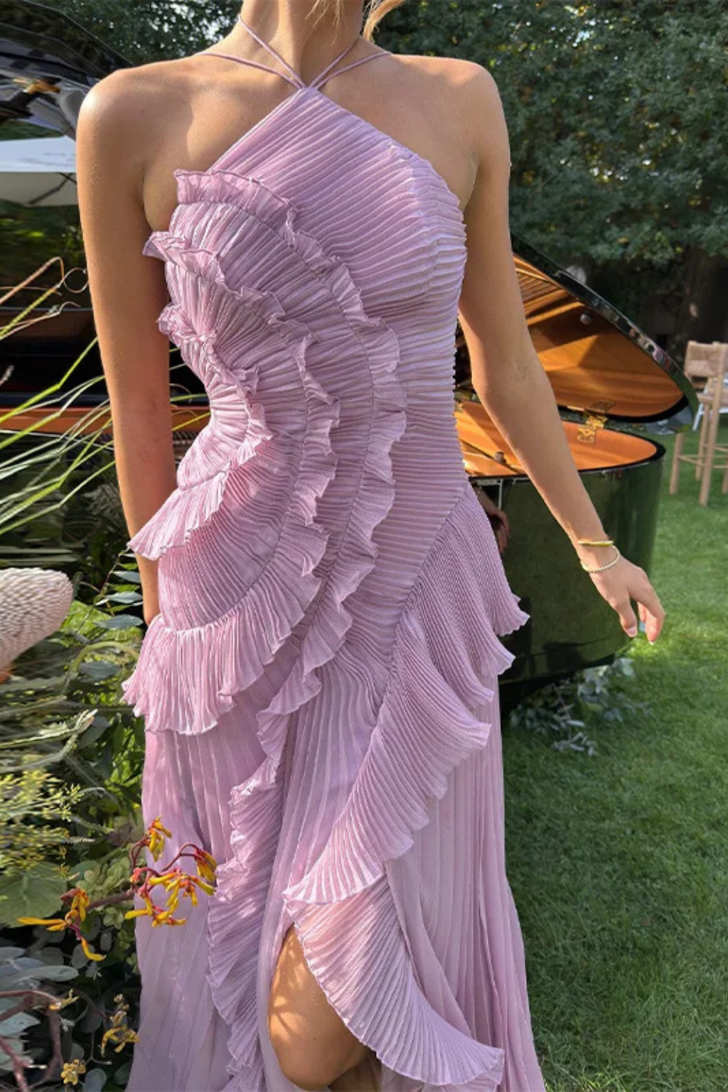 Sophie | Elegant Svart Halterneck Maxiklänning med Volanger 5